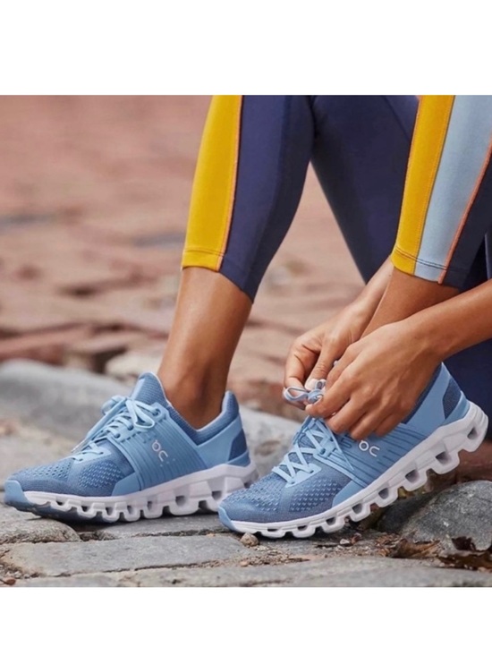 On Running Shoes - On Running Women size 9  Cloudswift Sneakers in Light Blue and White